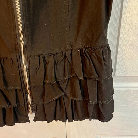 Vest with Ruffles, zip front. - Picture 3 of 5